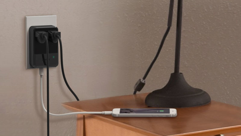 Adaptador Aukey con 4 USB y 2 Enchufes, $16 con código OUTLETA6